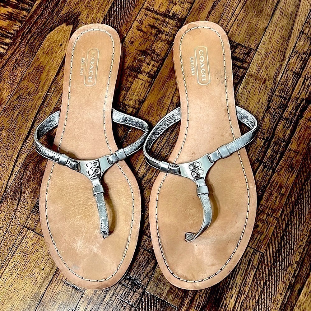 Coach Rachal Sandals thong style silver leather with metal silver coach logo. 7 - Picture 3 of 10